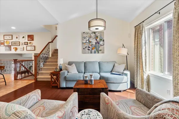 18 McDougall DR, Belleville, ON K8N 4Z5