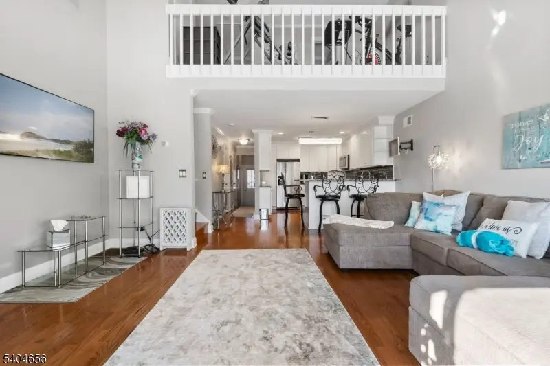 5 Bluebird Ct, Hampton Twp., NJ 07860