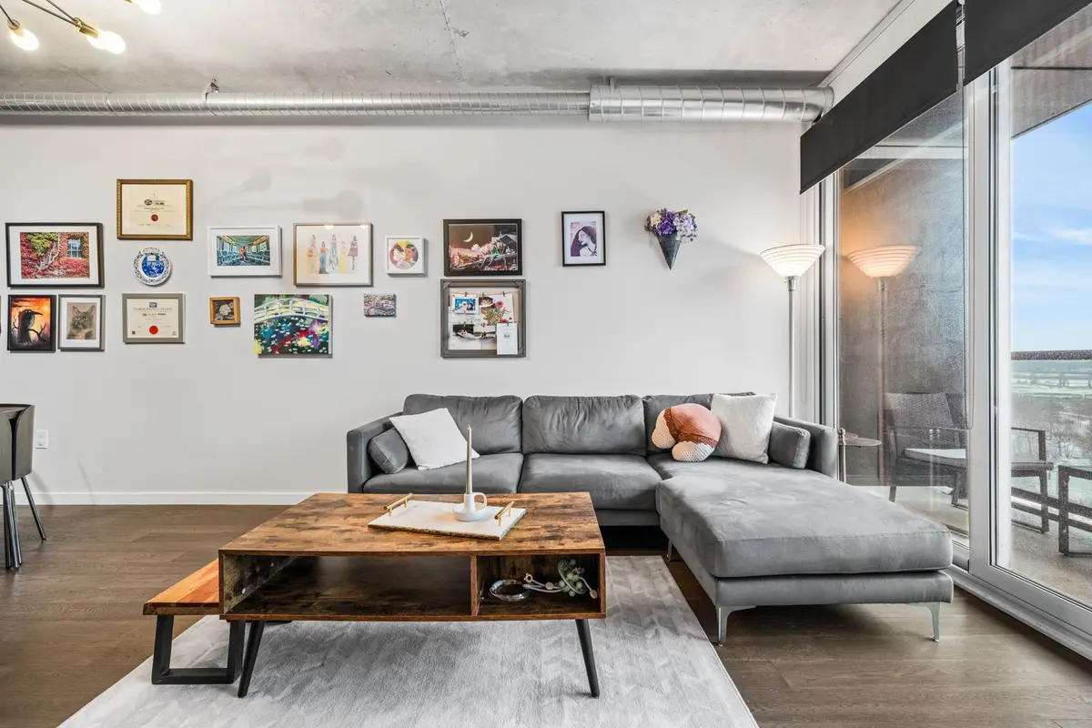 170 Bayview AVE #802, Toronto C08, ON M5A 0M4