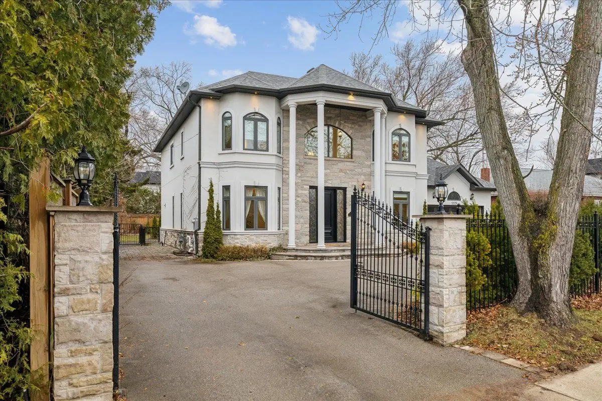1379 Rebecca ST, Oakville, ON L6L 1Z3