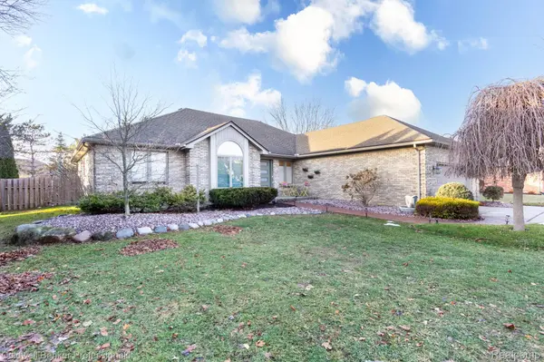 57103 Nicholas DR, Washington Township, MI 48094