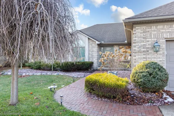 57103 Nicholas DR, Washington Township, MI 48094