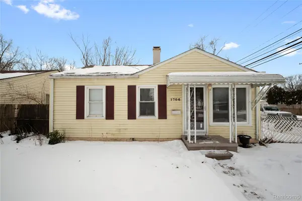 1706 E Pearl AVE, Hazel Park, MI 48030