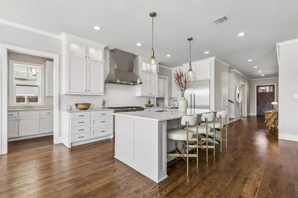 Dallas, TX 75214,6914 La Vista Drive