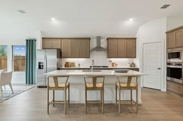 417 Hundred Acre Drive, Waxahachie, TX 75165