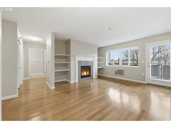 318 NE ROBERTS AVE #203, Gresham, OR 97030