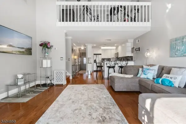 5 Bluebird Ct,  Hampton Twp.,  NJ 07860