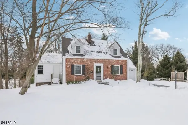 19 Linwood Ave, Midland Park Boro, NJ 07432