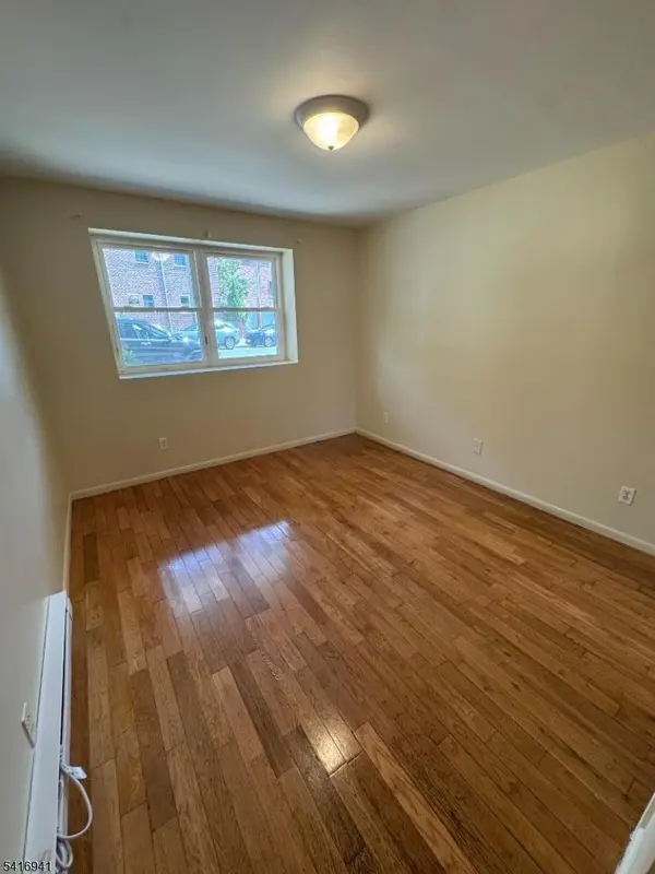 349 Gorge Rd #1, Cliffside Park Boro, NJ 07010