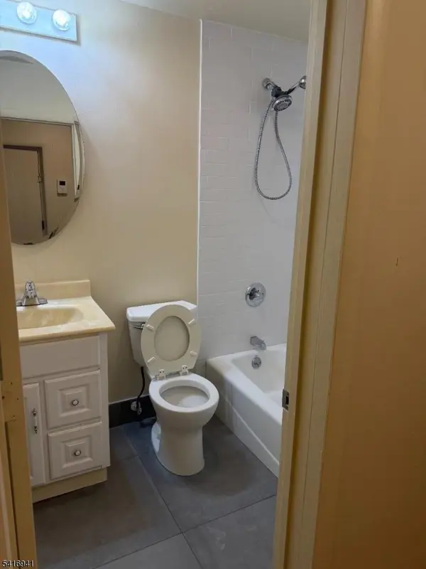 349 Gorge Rd #1, Cliffside Park Boro, NJ 07010