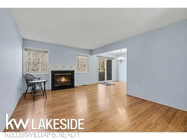 1568 Brentwood DR, Troy, MI 48098