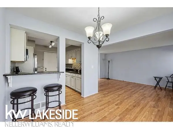 1568 Brentwood DR, Troy, MI 48098