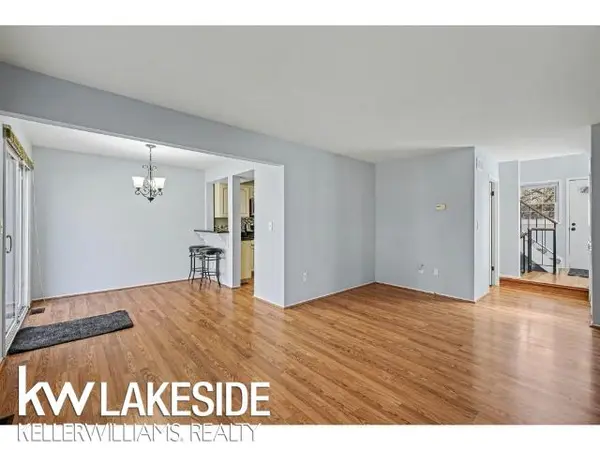 1568 Brentwood DR, Troy, MI 48098