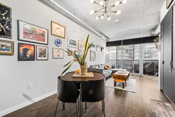 170 Bayview AVE #802, Toronto C08, ON M5A 0M4