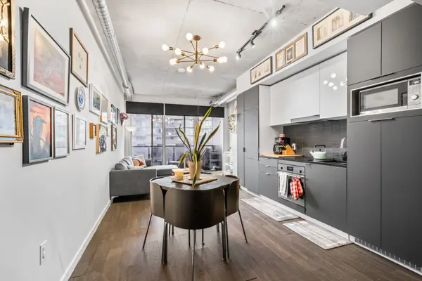 170 Bayview AVE #802, Toronto C08, ON M5A 0M4