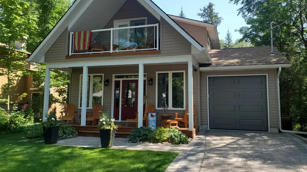 47 Balsam ST, Tiny, ON L0L 1P0