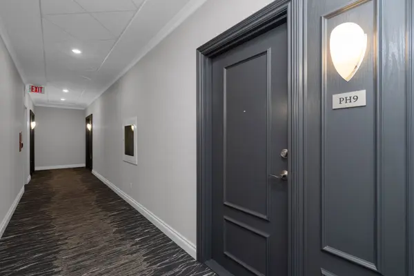 37 Ellen ST #PH09, Barrie, ON L4N 6G2