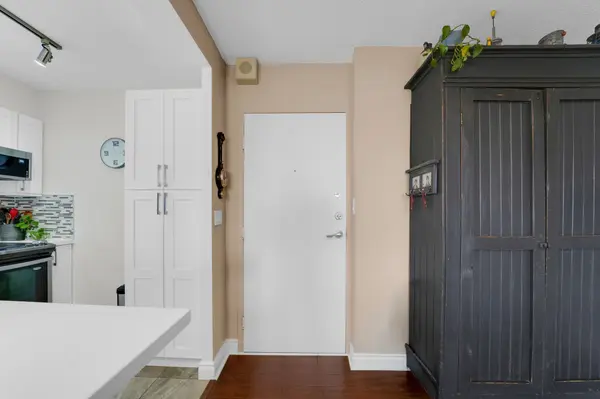 250 Scarlett RD #904, Toronto W03, ON M6N 4X5