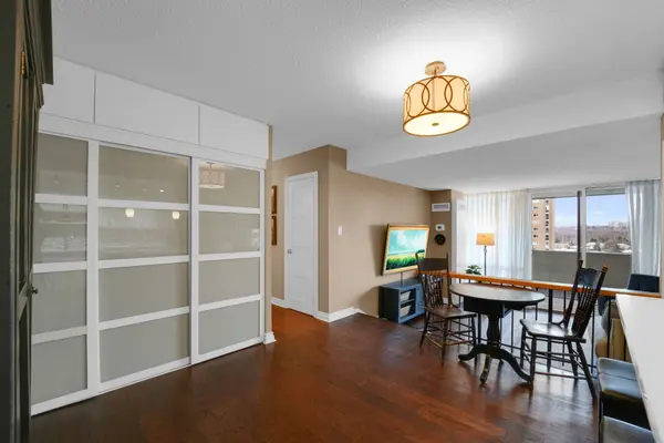 250 Scarlett RD #904, Toronto W03, ON M6N 4X5