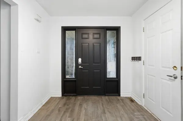 138 Rowntree DR, Hamilton, ON L8W 2N6