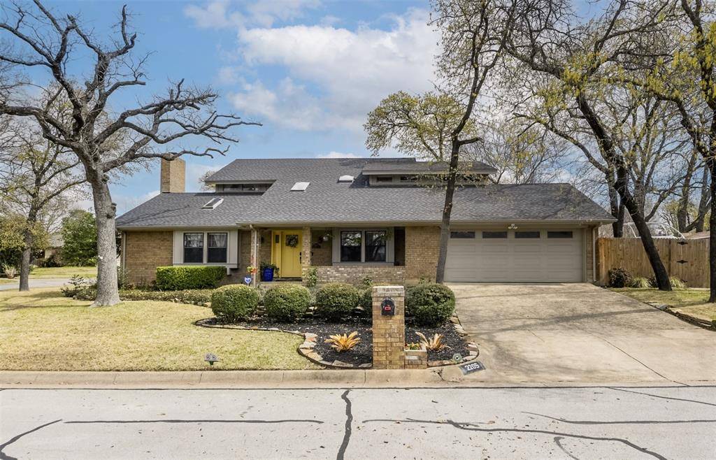 2205 Prestonwood Drive, Arlington, TX 76012