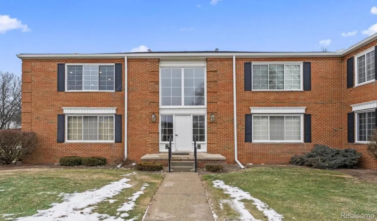 670 E Fox Hills DR #109, Bloomfield Hills, MI 48304