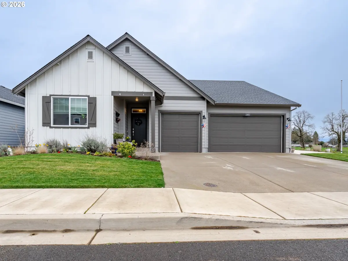 2400 W 15TH AVE, Junction City, OR 97448