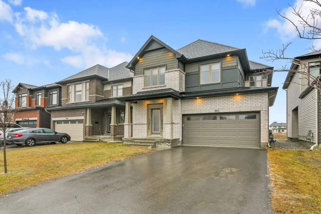 912 Duxbury LN, Blossom Park - Airport And Area, ON K4M 0M2