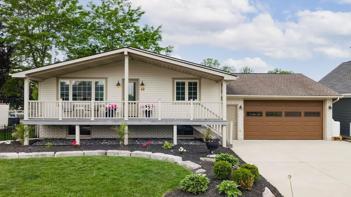 49 Gill RD, Lambton Shores, ON N0M 1T0