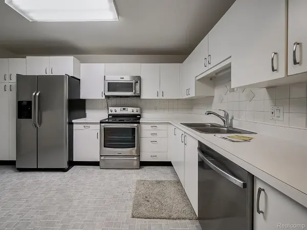 30414 Orchard Lake RD #12, Farmington Hills, MI 48334