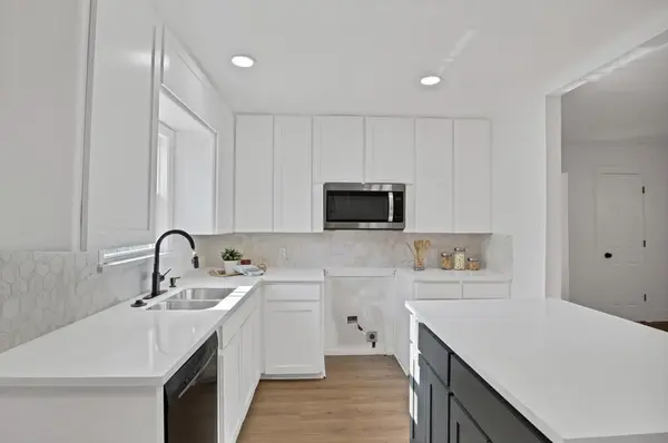 552 Norwood Drive, Hurst, TX 76053