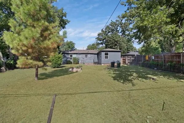 552 Norwood Drive, Hurst, TX 76053