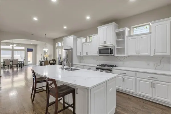 2407 Knight Street, Dallas, TX 75219