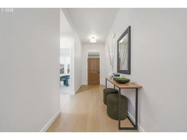 2329 E WOLFPACK ST, La Center, WA 98629