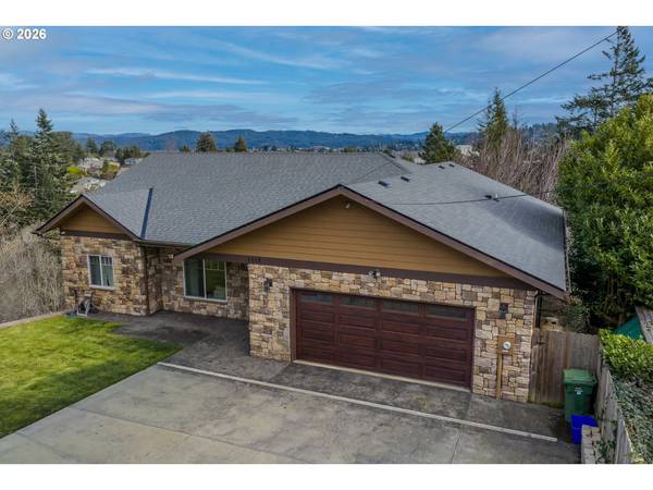 1118 S 11TH ST, Coos Bay, OR 97420