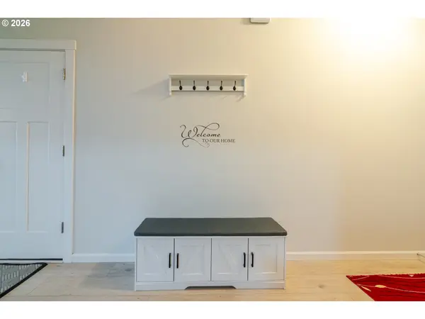 2400 W 15TH AVE, Junction City, OR 97448