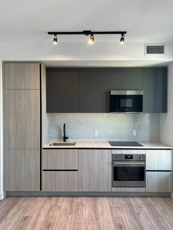 108 Peter ST #3802, Toronto C01, ON M5V 0W2