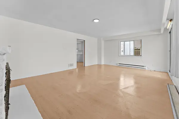 1558 Queen ST E #Unit #1, Toronto E01, ON M4L 1E8