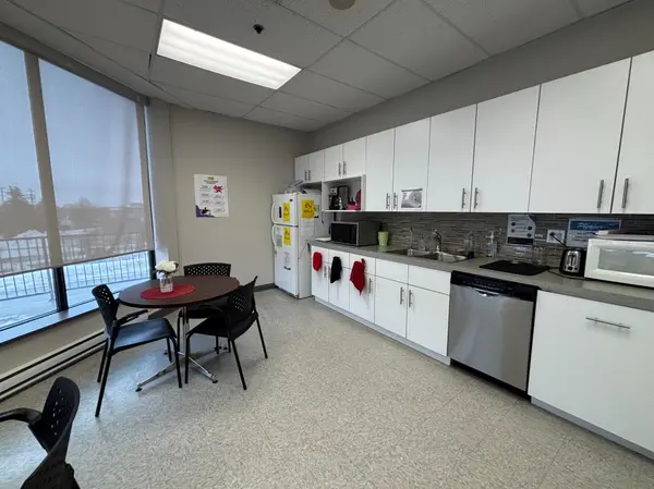 1111 Davis DR #Unit 41/42, Newmarket, ON L3Y 9E5