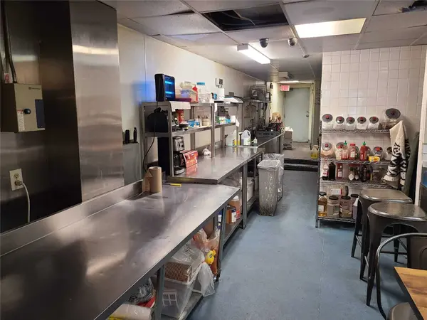 2392 Bloor ST W, Toronto W02, ON M6S 1P5