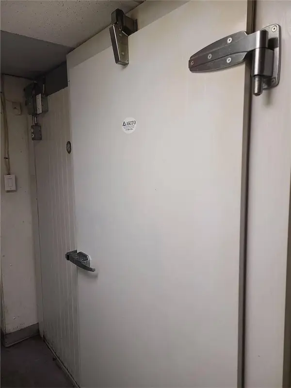 2392 Bloor ST W, Toronto W02, ON M6S 1P5