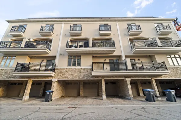 3083 Cawthra RD #23, Mississauga, ON L5A 2X4