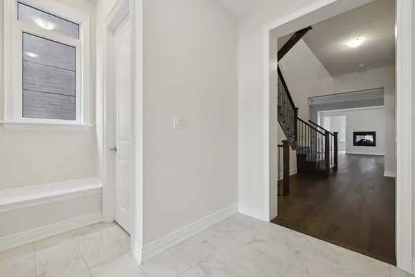 1367 Wheat Boom DR, Oakville, ON L6H 7G1