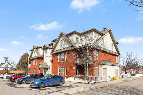 300 Meilleur Private #B, Vanier And Kingsview Park, ON K1L 0A2
