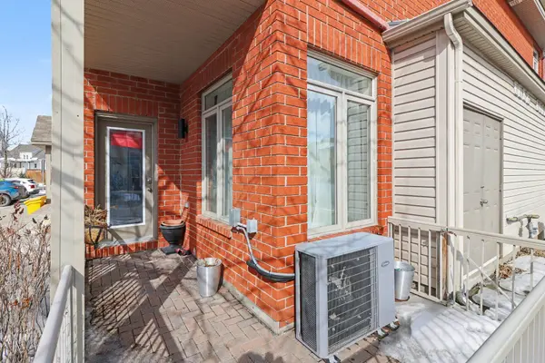 300 Meilleur Private #B, Vanier And Kingsview Park, ON K1L 0A2