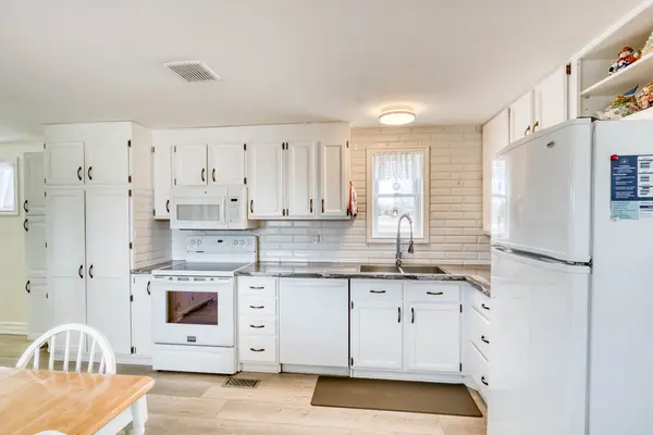 204 Hillview RD, Drummond/north Elmsley, ON K7H 3C8