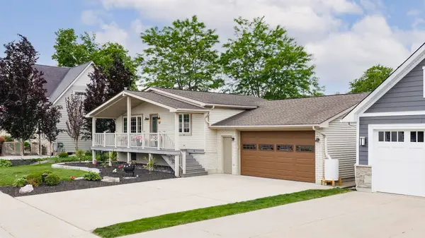 49 Gill RD, Lambton Shores, ON N0M 1T0