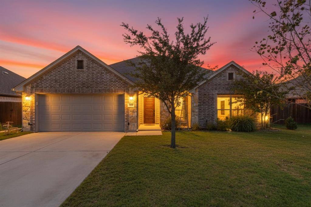 949 Avagail Avenue, Springtown, TX 76082