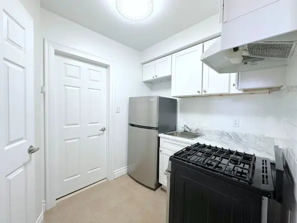 7 Glen RD #2, Toronto C08, ON M4X 1M4