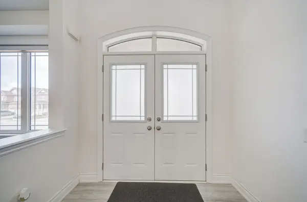 95 Walter English DR, East Gwillimbury, ON L9N 0R8